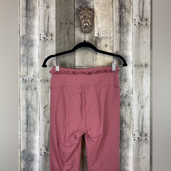 Year of Ours Samba Ruffle Legging in Rose Pink Size Medium. - Picture 6 of 16